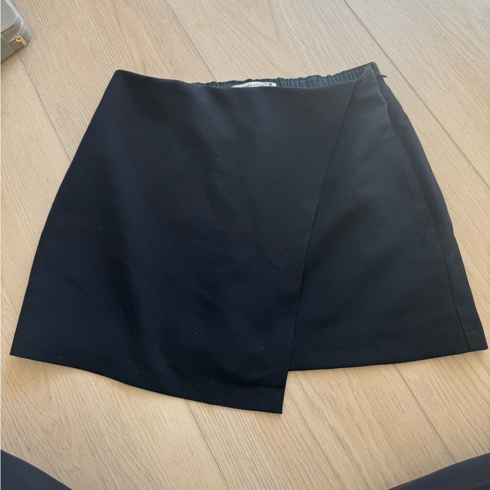A&F Black Mini Skirt / Skort Size M